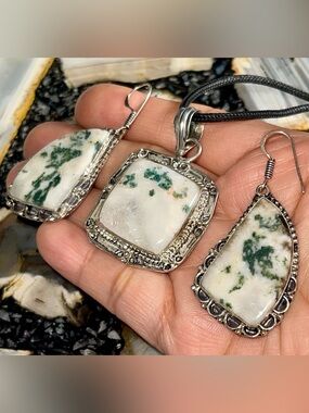 Pretty Tree Moss Agate Crystal Pendant & Earrings Set
